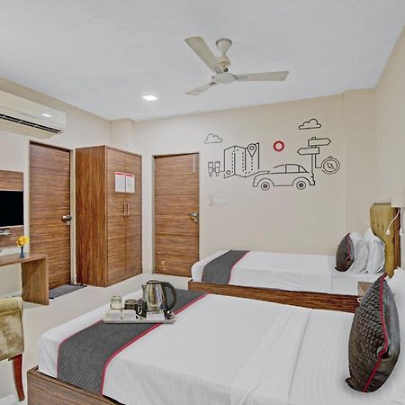 Hotel O The Kia Residency Hotel And Banquet Ahmedabad Exteriör bild