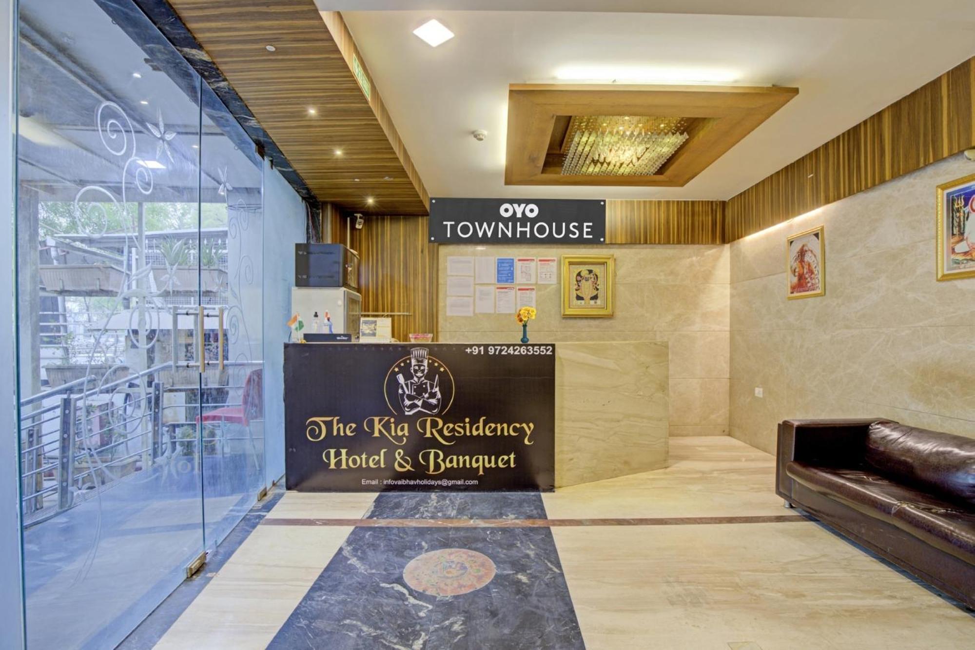Hotel O The Kia Residency Hotel And Banquet Ahmedabad Exteriör bild