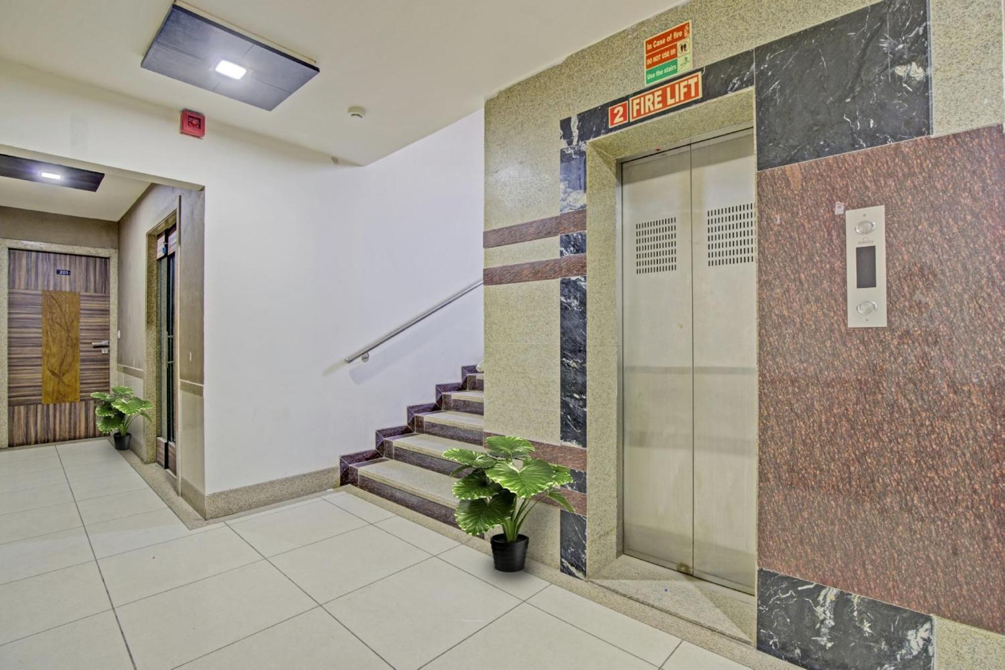 Hotel O The Kia Residency Hotel And Banquet Ahmedabad Exteriör bild