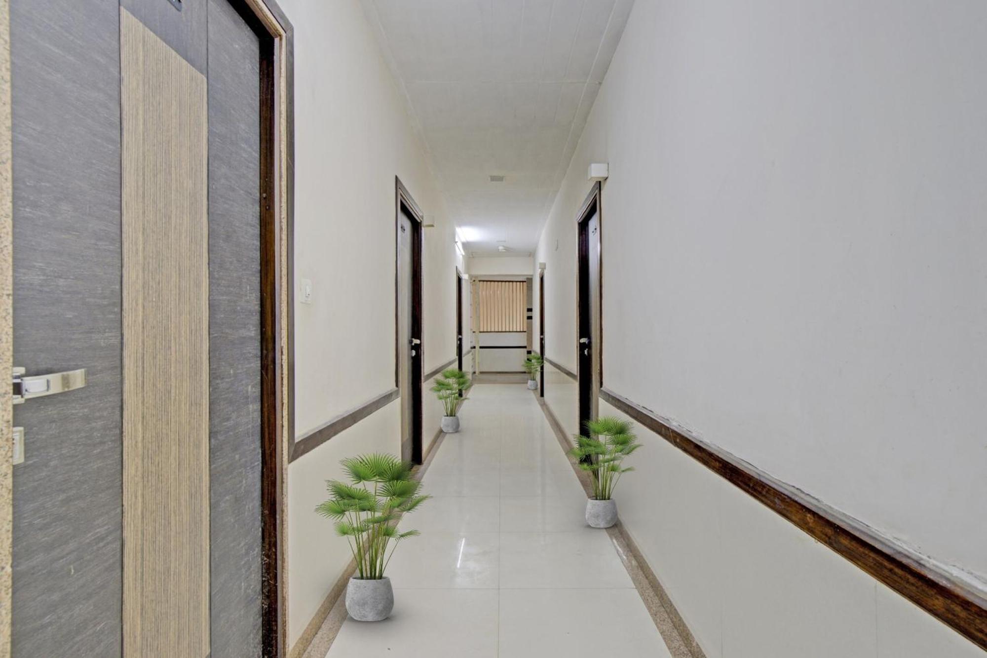 Hotel O The Kia Residency Hotel And Banquet Ahmedabad Exteriör bild