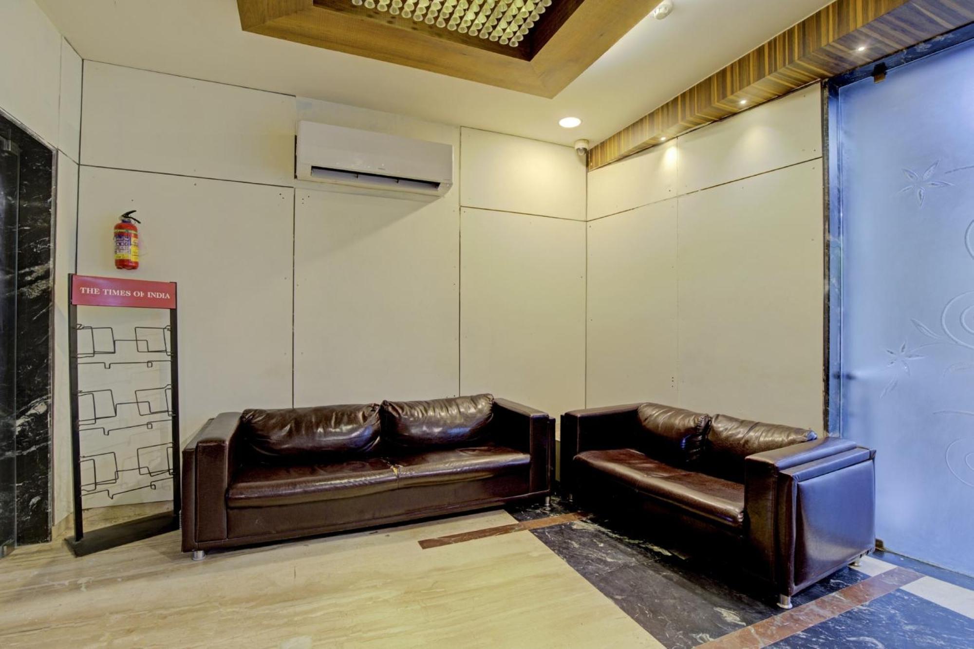 Hotel O The Kia Residency Hotel And Banquet Ahmedabad Exteriör bild