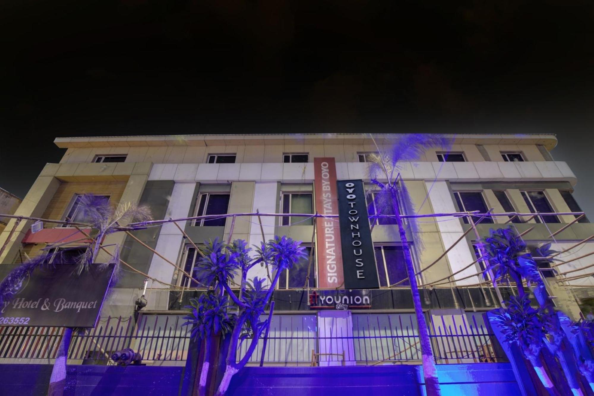 Hotel O The Kia Residency Hotel And Banquet Ahmedabad Exteriör bild