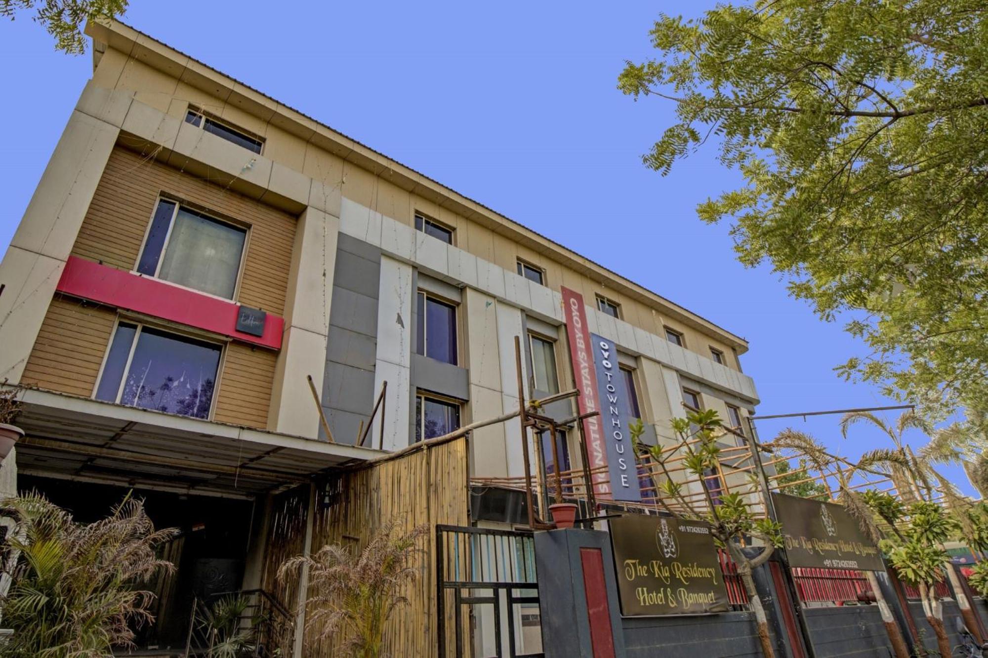 Hotel O The Kia Residency Hotel And Banquet Ahmedabad Exteriör bild