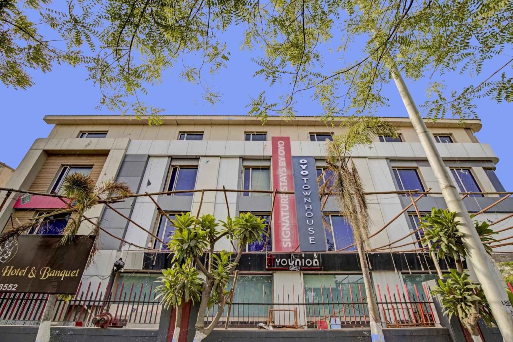 Hotel O The Kia Residency Hotel And Banquet Ahmedabad Exteriör bild